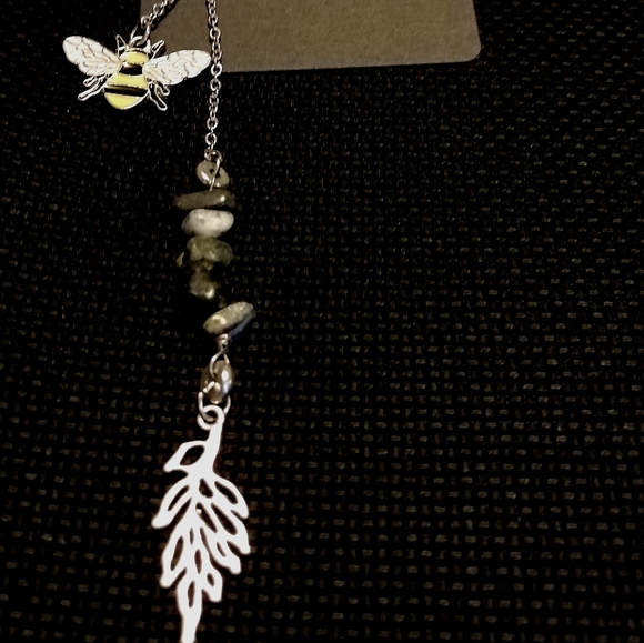 Perfect for Spring! Bee Earring Set - Picture 3 of 3